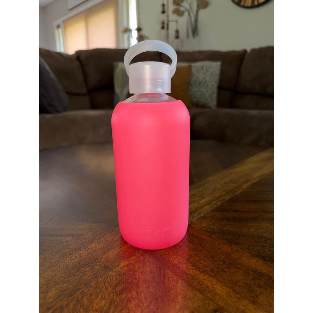 bkr Rose Little Reusable Glass Water Bottle 16oz Thick Glass w Silicone Sleeve